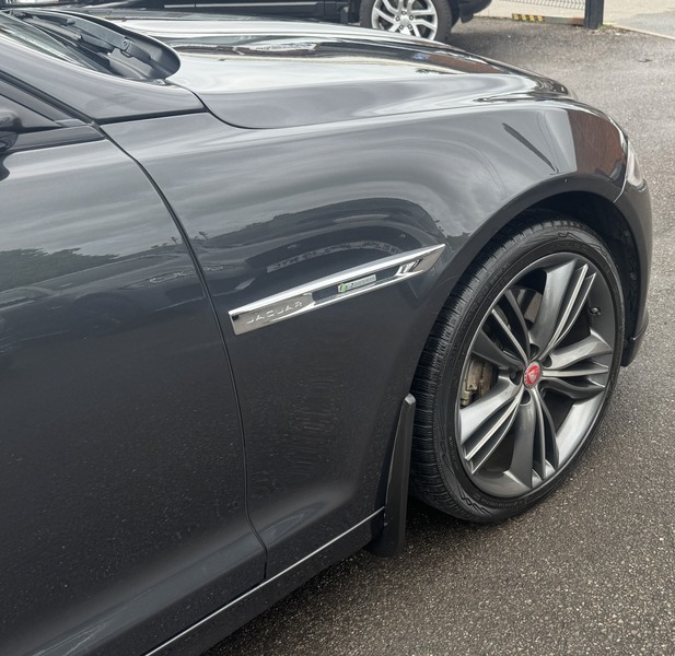 Jaguar XJ Portfolio Grey #19
