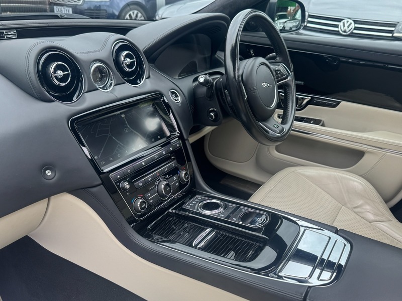 Jaguar XJ Portfolio Grey #34