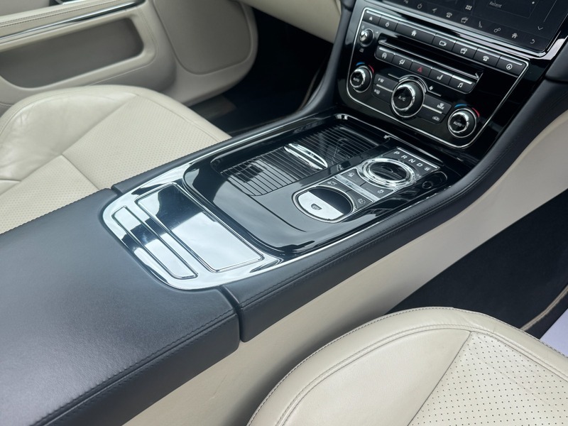 Jaguar XJ Portfolio Grey #31