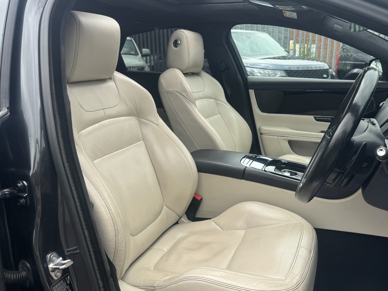 Jaguar XJ Portfolio Grey #30