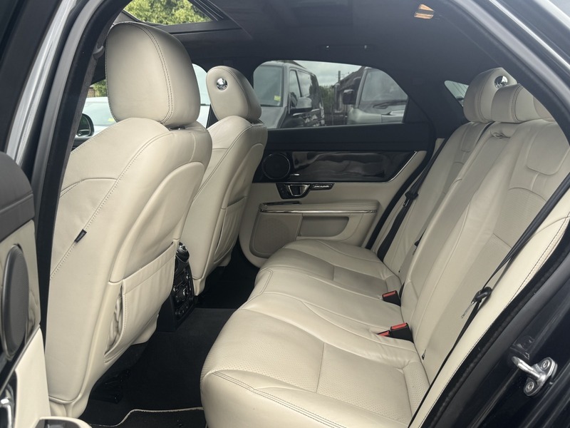 Jaguar XJ Portfolio Grey #67