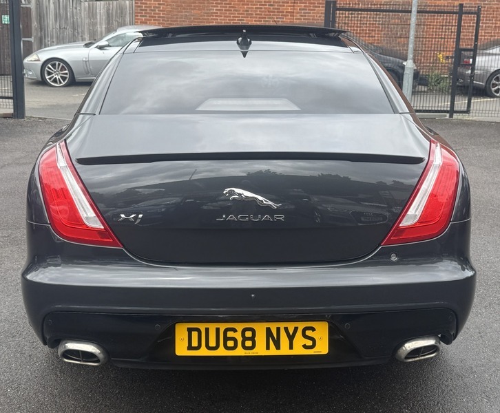 Jaguar XJ 3.0D V6 R-sport Saloon Grey #4