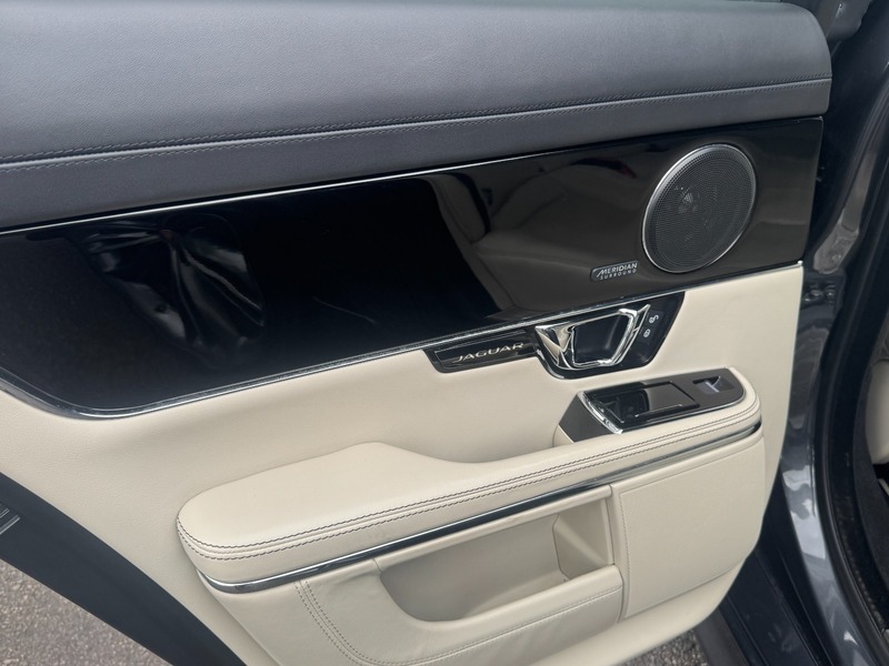 Jaguar XJ Portfolio Grey #56