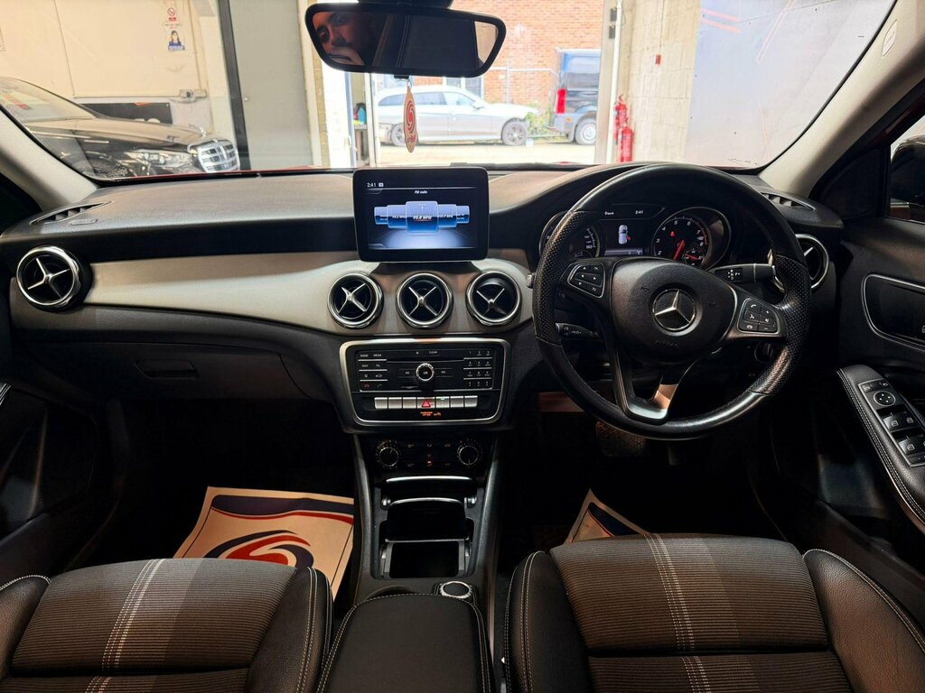 Mercedes-Benz GLA Class 1.6 Gla180 Urban Edition 7G-dct Euro 6 Ss Red #2