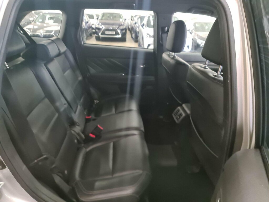 Mitsubishi Outlander 2.4H Twinmotor 13.8Kwh 4H Cvt 4Wd Euro 6 Ss Silver #4
