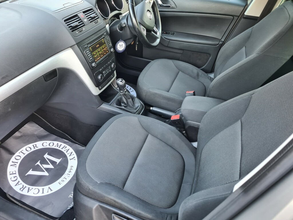 Skoda Yeti Hatchback Silver #10