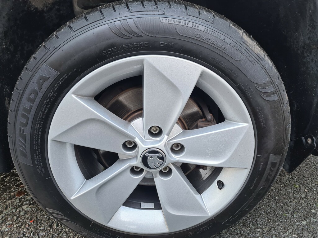 Skoda Yeti Hatchback Silver #29