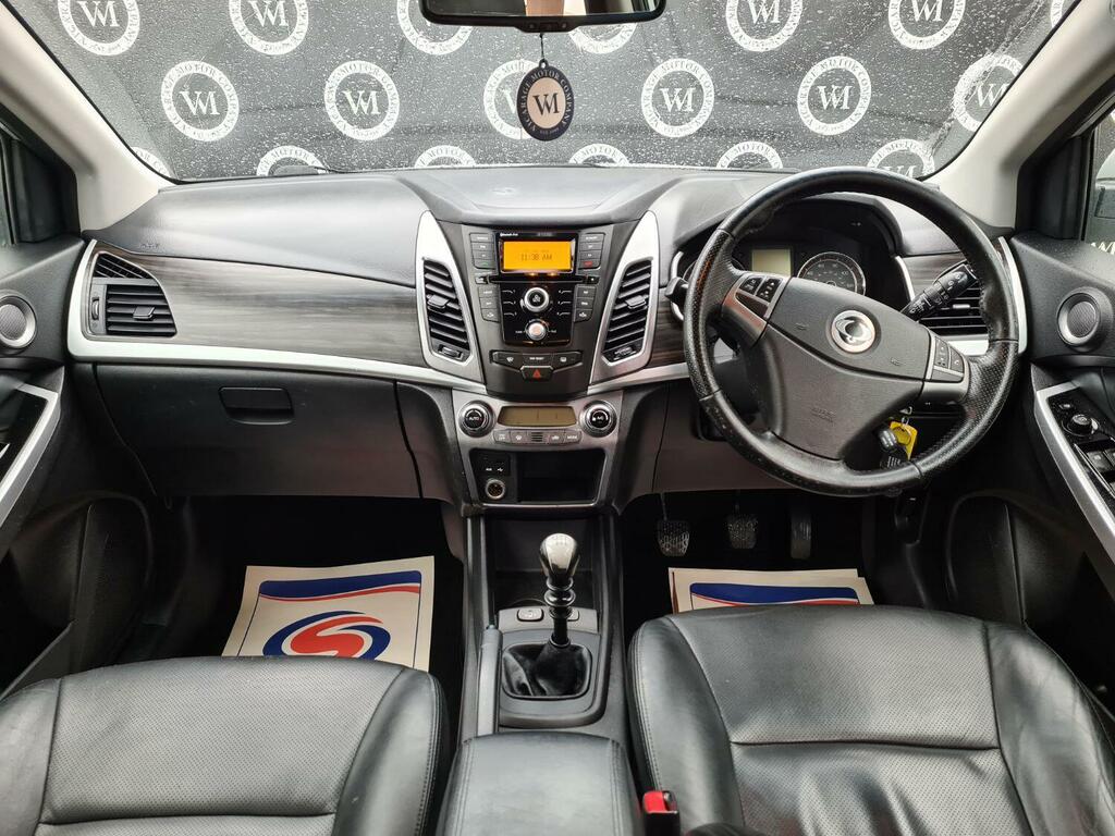 SsangYong Korando Korando Se White #9