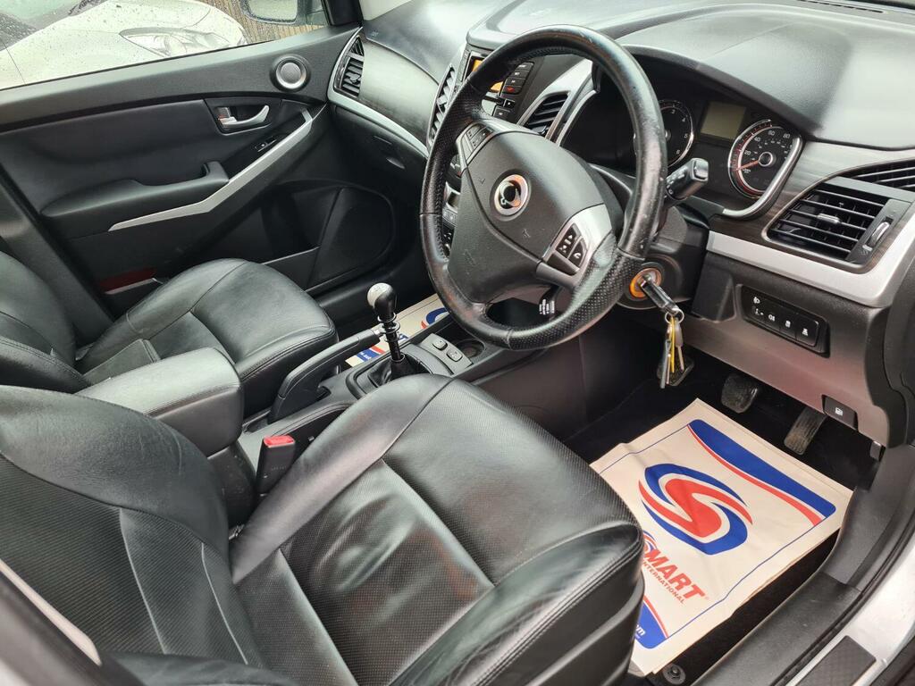 SsangYong Korando Korando Se White #10