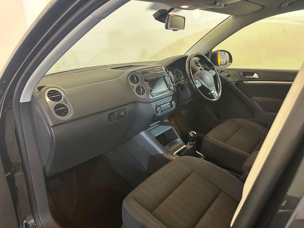Volkswagen Tiguan 2.0 Tdi Bluemotion Tech Black #27