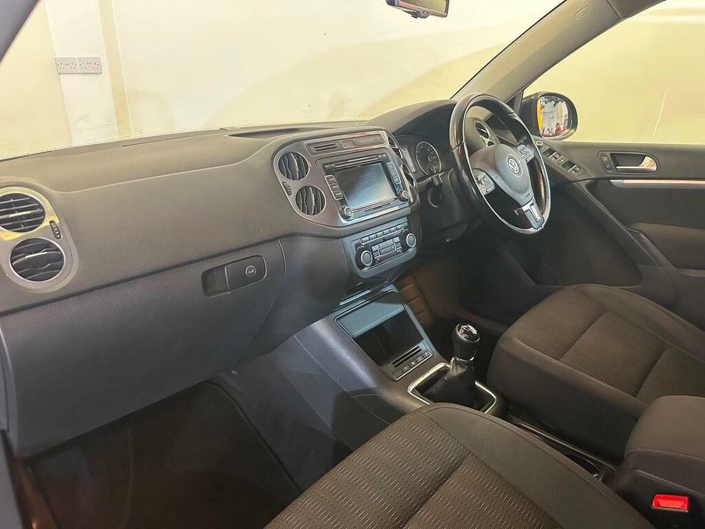 Volkswagen Tiguan 2.0 Tdi Bluemotion Tech Black #26
