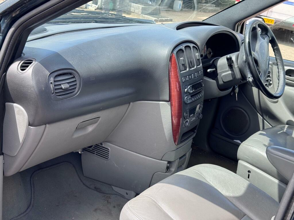 Chrysler Voyager LX Blue #18