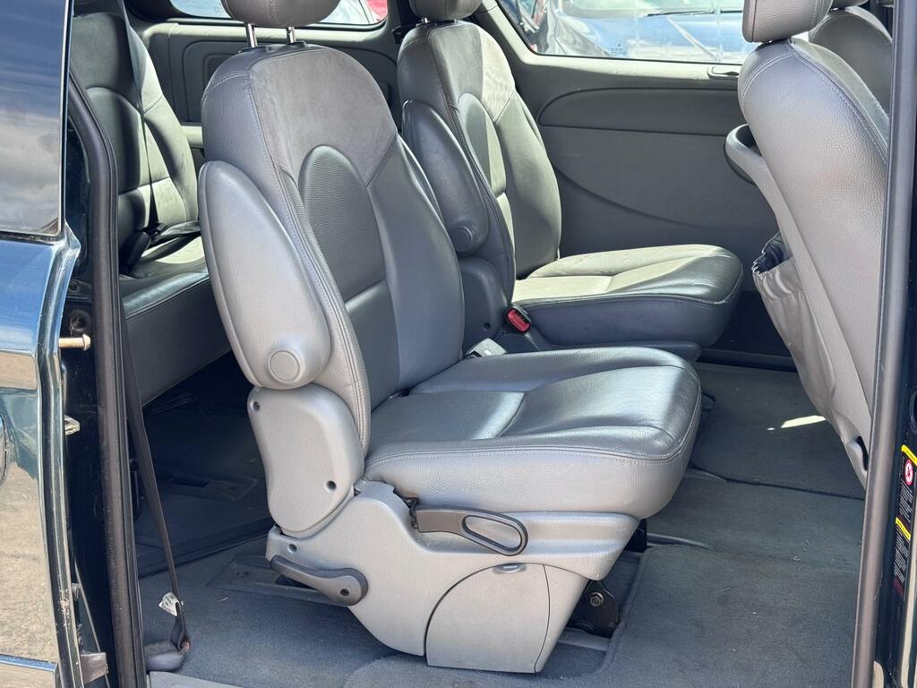 Chrysler Voyager LX Blue #14