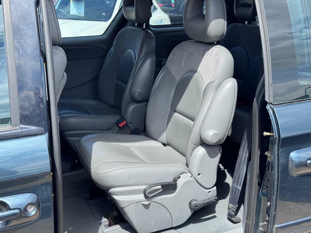 Chrysler Voyager LX Blue #20