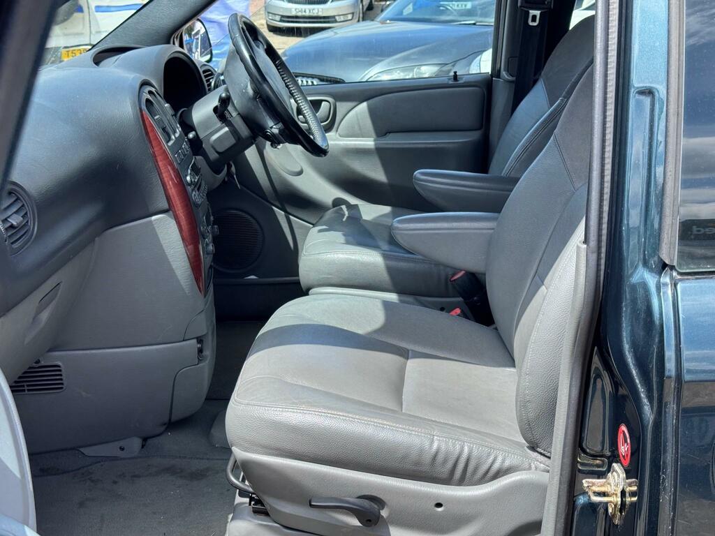 Chrysler Voyager LX Blue #19