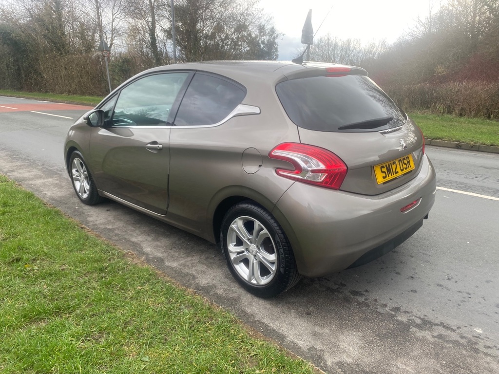 Peugeot 208 1.4 Hdi Allure Grey #3