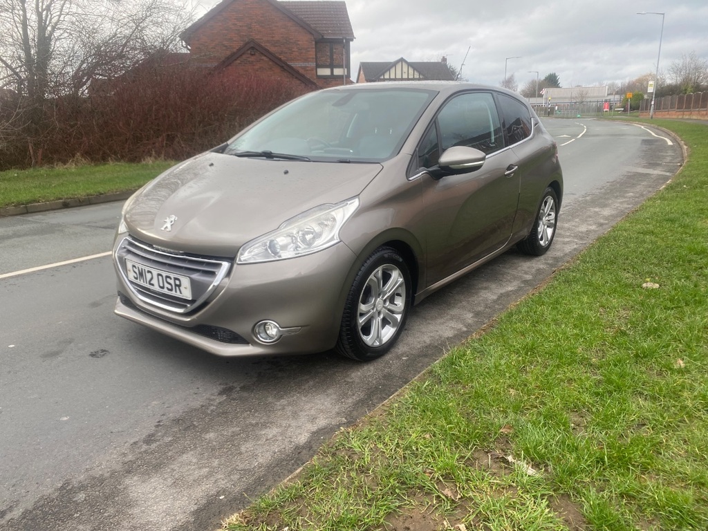 Peugeot 208 1.4 Hdi Allure Grey