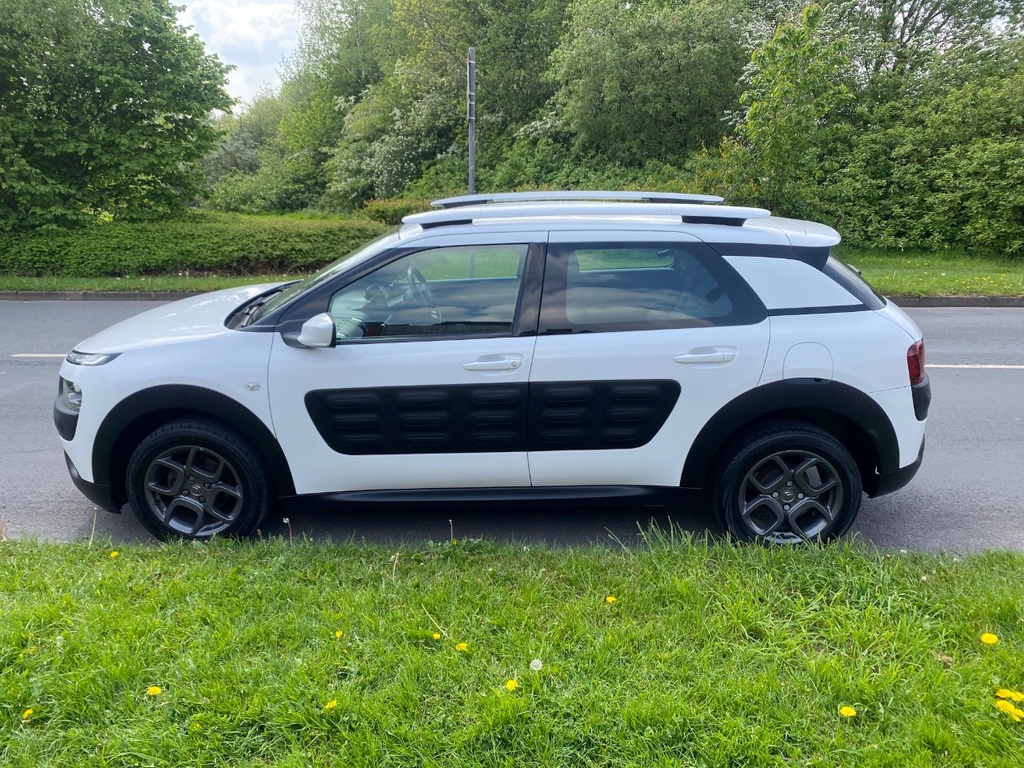 Citroen C4 Cactus 1.6 Bluehdi Feel MJ65VSD White #2