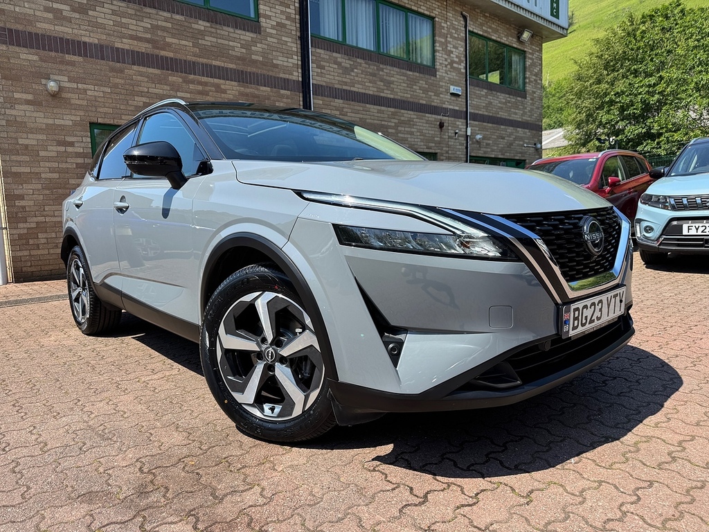Nissan Qashqai Dig-t Mhev N-connecta Glass Roof Grey