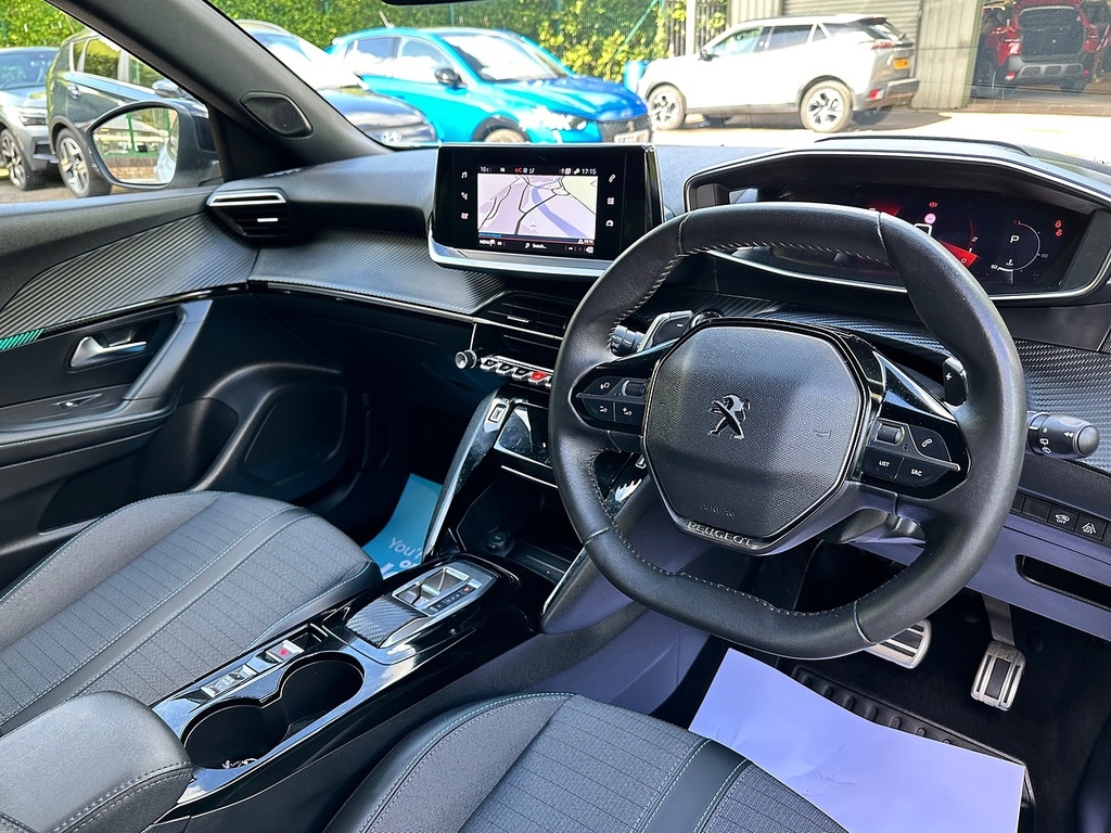 Peugeot 2008 Puretech Allure Premium CP23ABN White #6