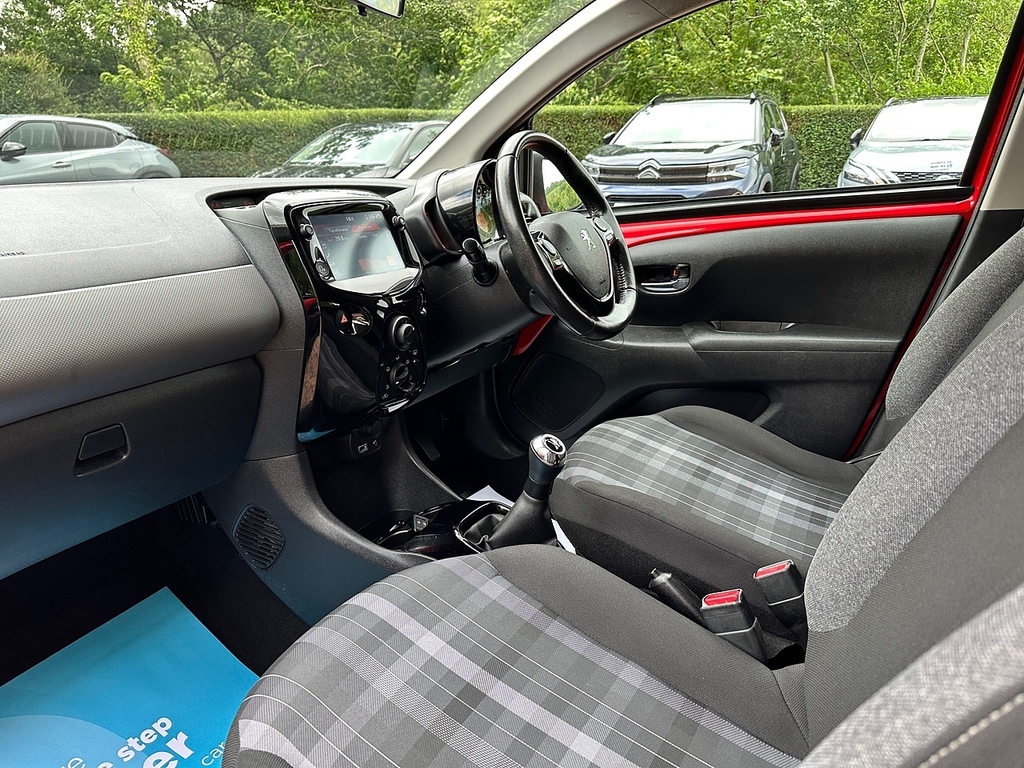 Peugeot 108 Allure Red #2