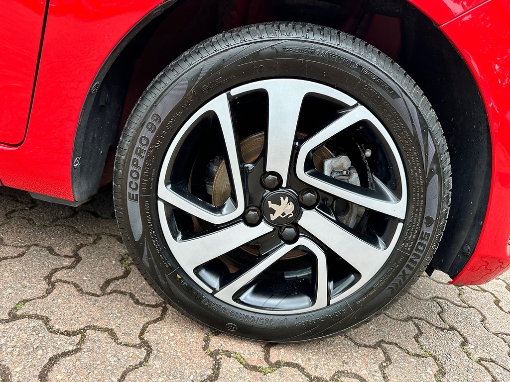 Peugeot 108 Allure Red #5