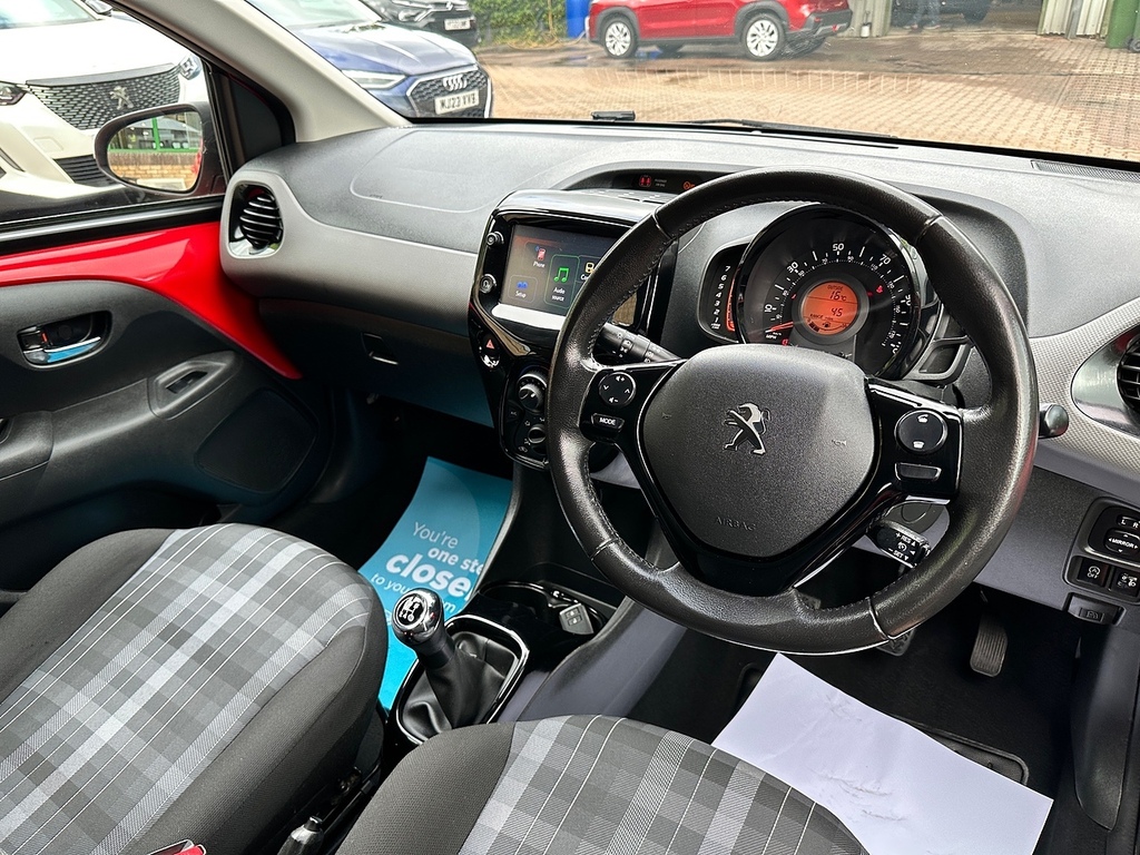 Peugeot 108 Allure Red #6