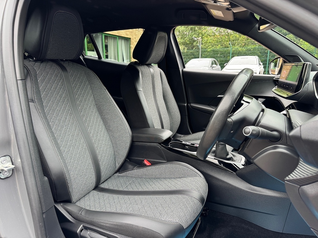 Peugeot 2008 Puretech Allure SP73WUY Grey #2