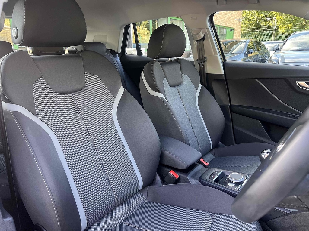 Audi Q2 Tfsi Sport Black #2