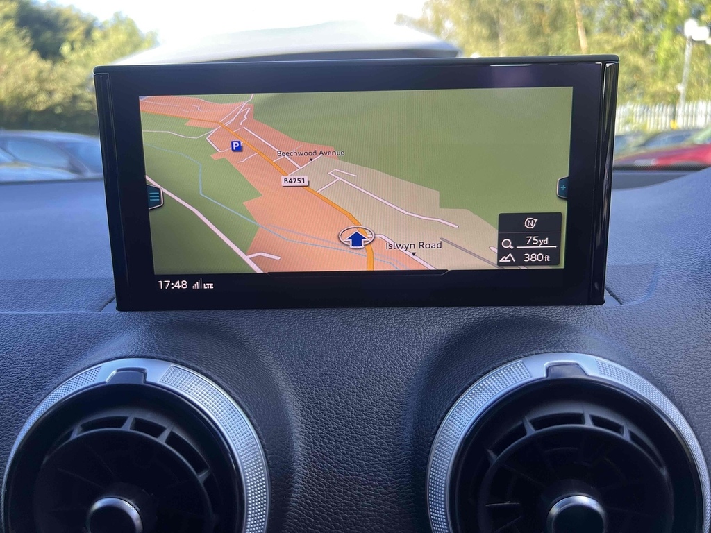 Audi Q2 Tfsi Sport Black #4