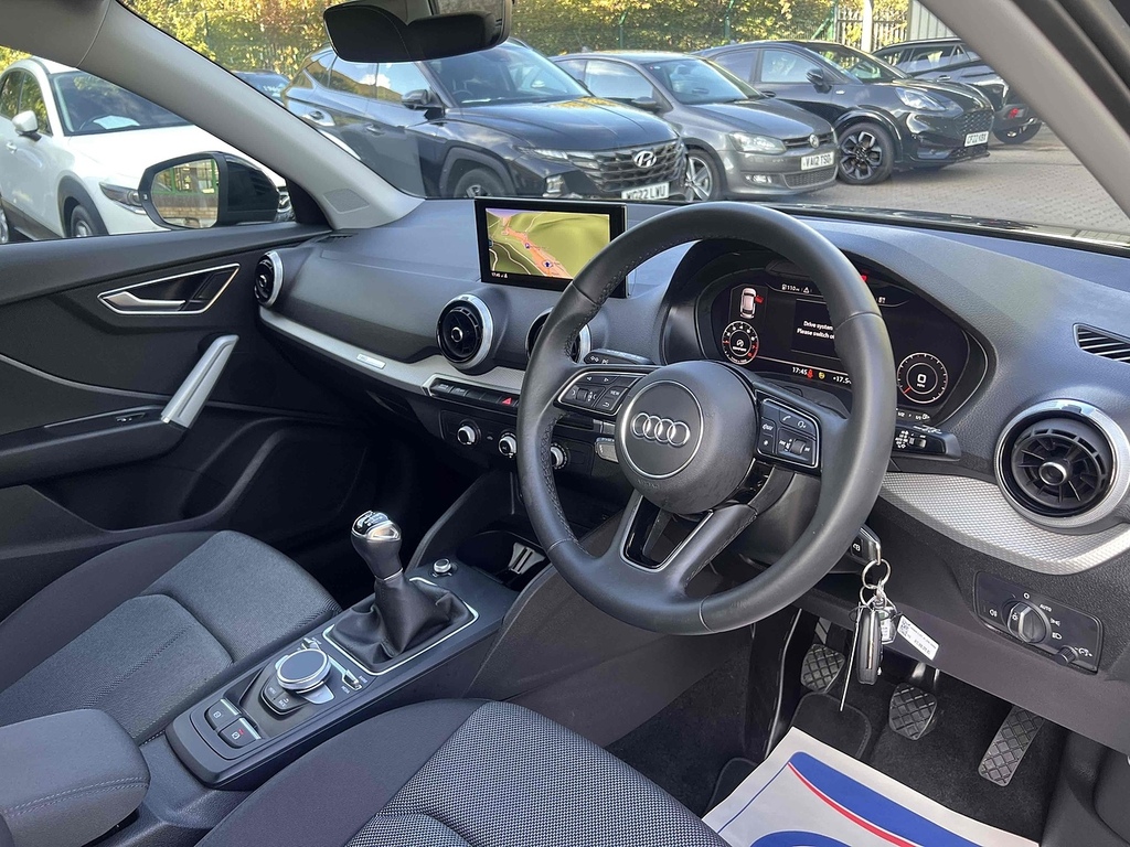 Audi Q2 Tfsi Sport Black #6