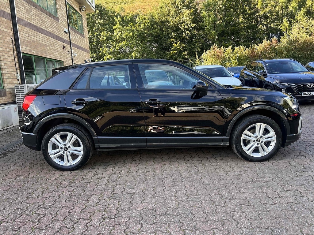 Audi Q2 Tfsi Sport Black #5