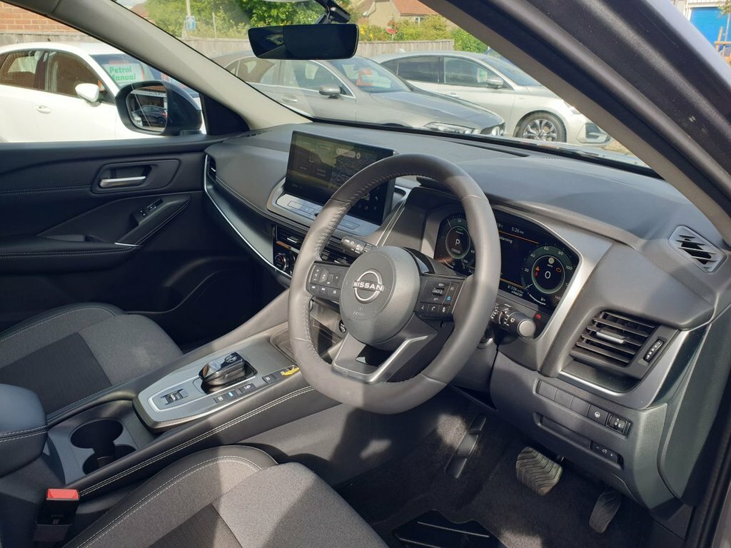 Nissan Qashqai N-connecta Red #10