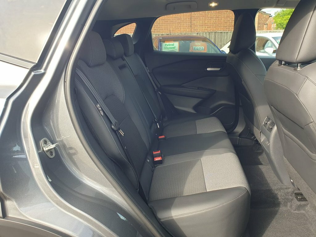 Nissan Qashqai N-connecta Red #16
