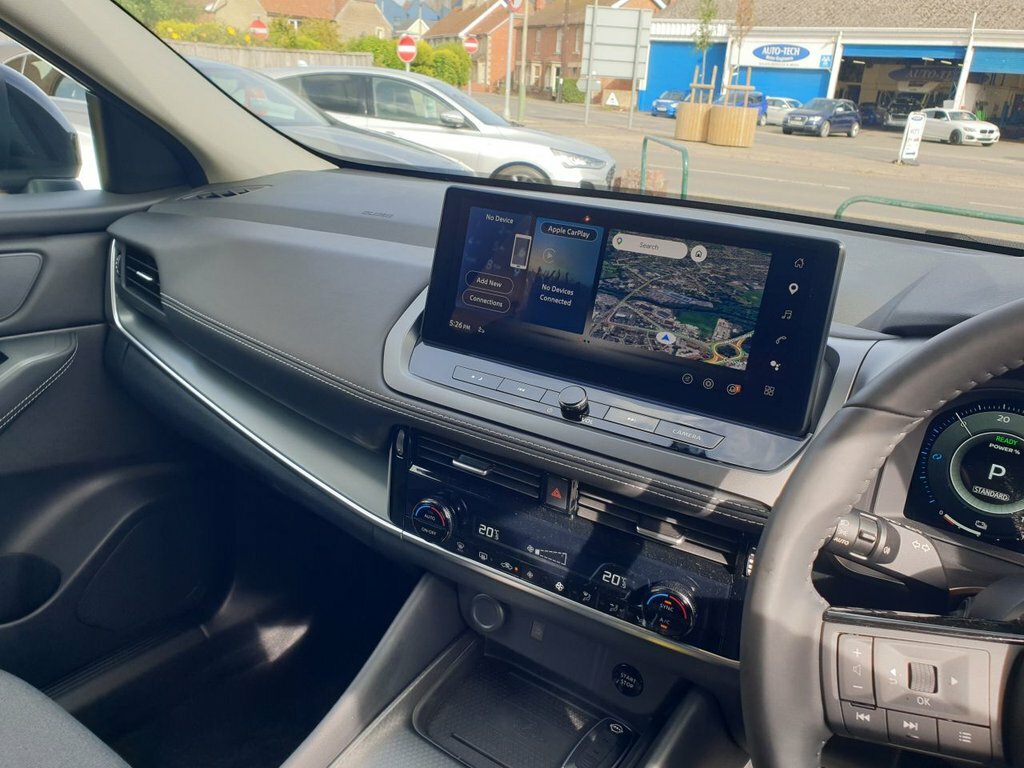 Nissan Qashqai N-connecta Red #12