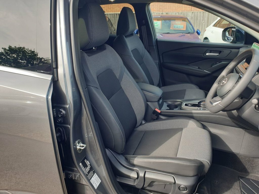 Nissan Qashqai N-connecta Red #15