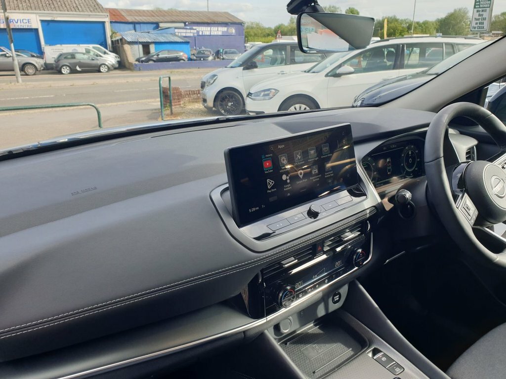 Nissan Qashqai N-connecta Red #19