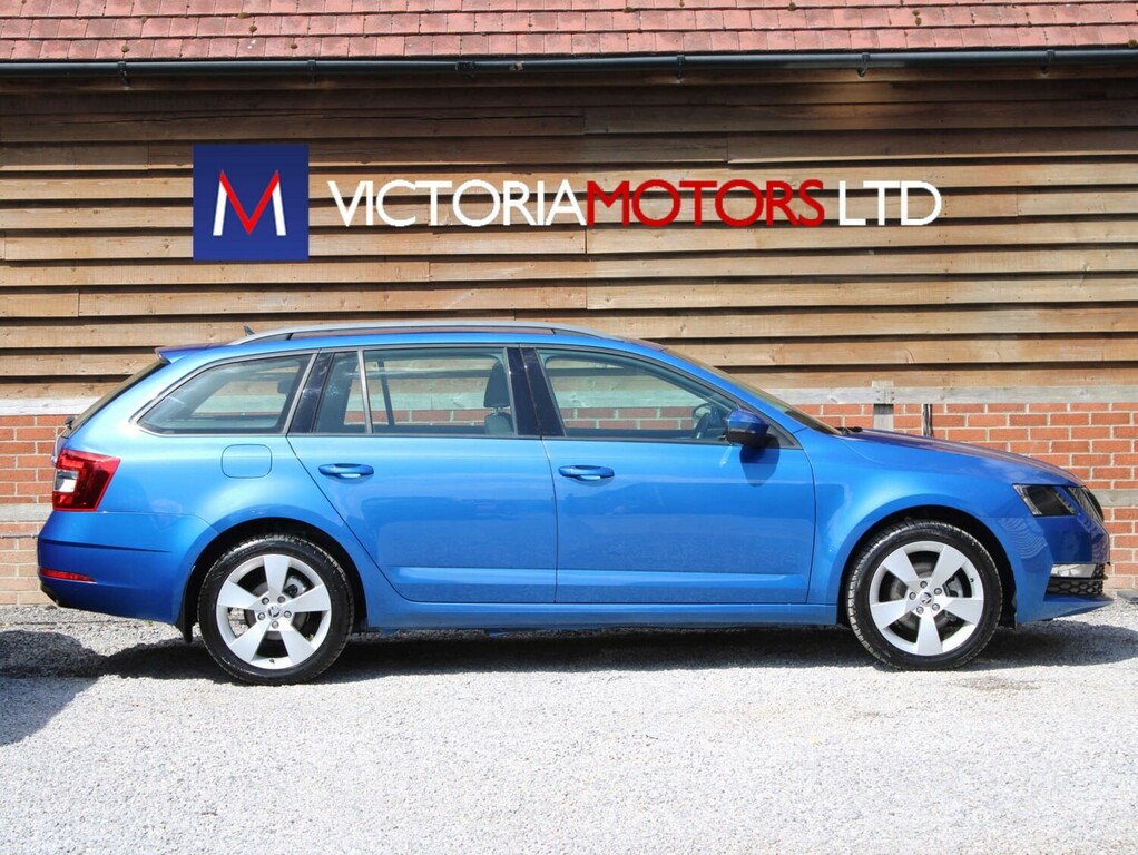 Skoda Octavia 1.5 Tsi Se Drive Tsi Estate Estate Aut Blue #4