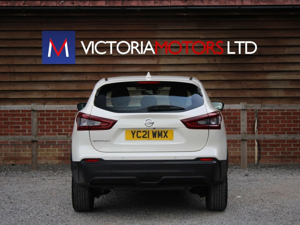 Nissan Qashqai 1.3 Dig-t 160 157 Acenta Premium Dct Hatchba YC21WMX White #3