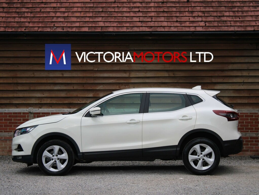 Nissan Qashqai 1.3 Dig-t 160 157 Acenta Premium Dct Hatchba YC21WMX White #2