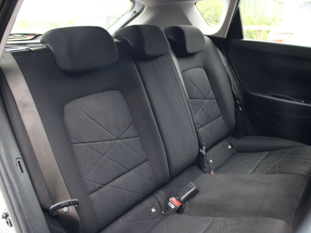 Hyundai Bayon Se Connect Silver #8