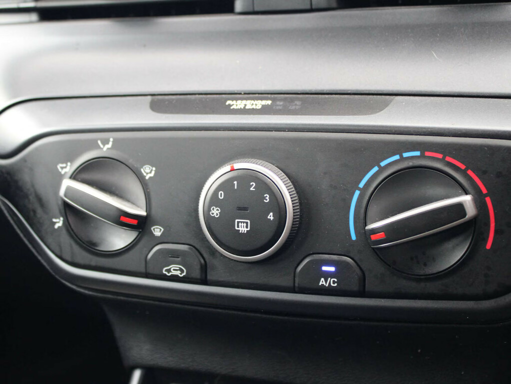 Hyundai Bayon Se Connect Silver #12