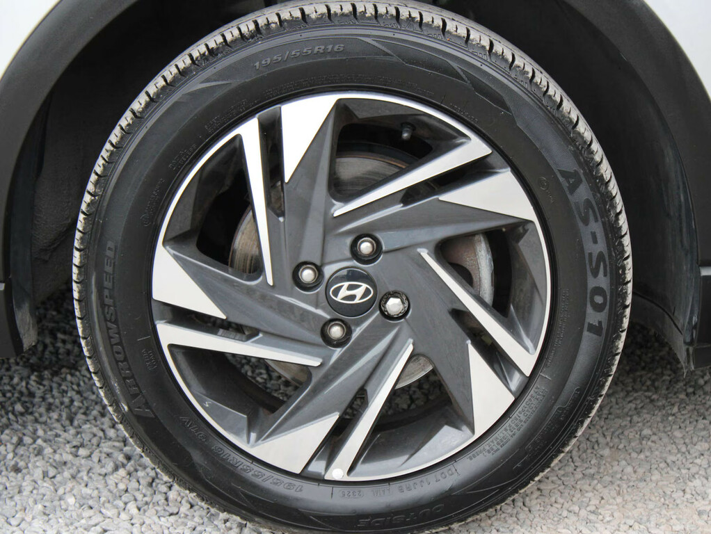 Hyundai Bayon 1.0 Tgdi 48V Mhev Se Connect Hatchback Silver #5