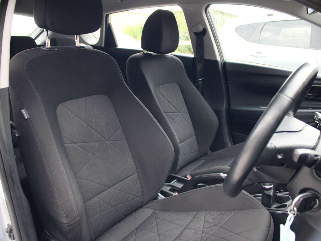 Hyundai Bayon Se Connect Silver #7