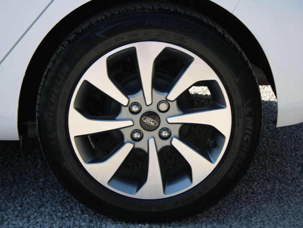Ford Fiesta 1.1 Zetec Hatchback White #5