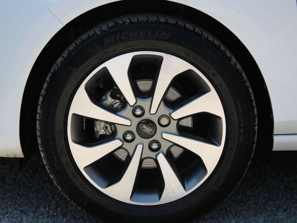 Ford Fiesta 1.1 Zetec Hatchback White #6