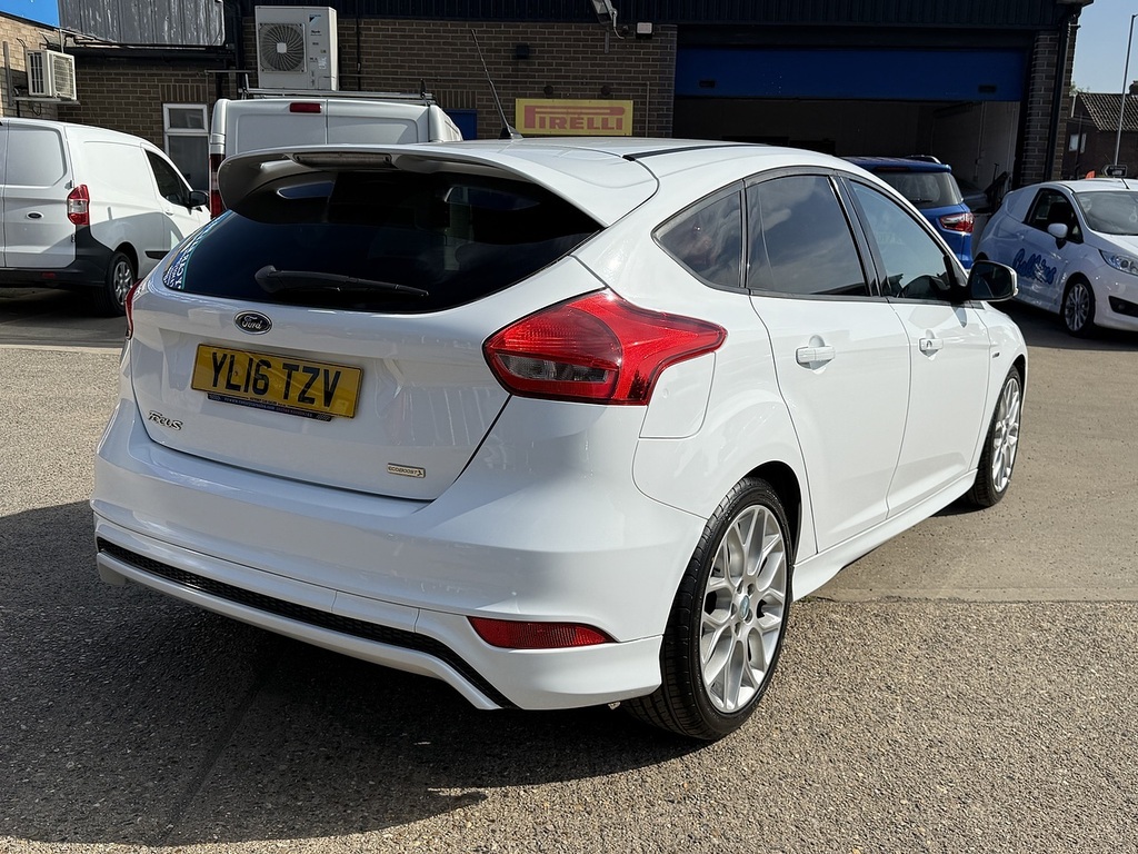 Ford Focus 1.0 Ecoboost St-line U12246 Ulez YL16TZV White #2