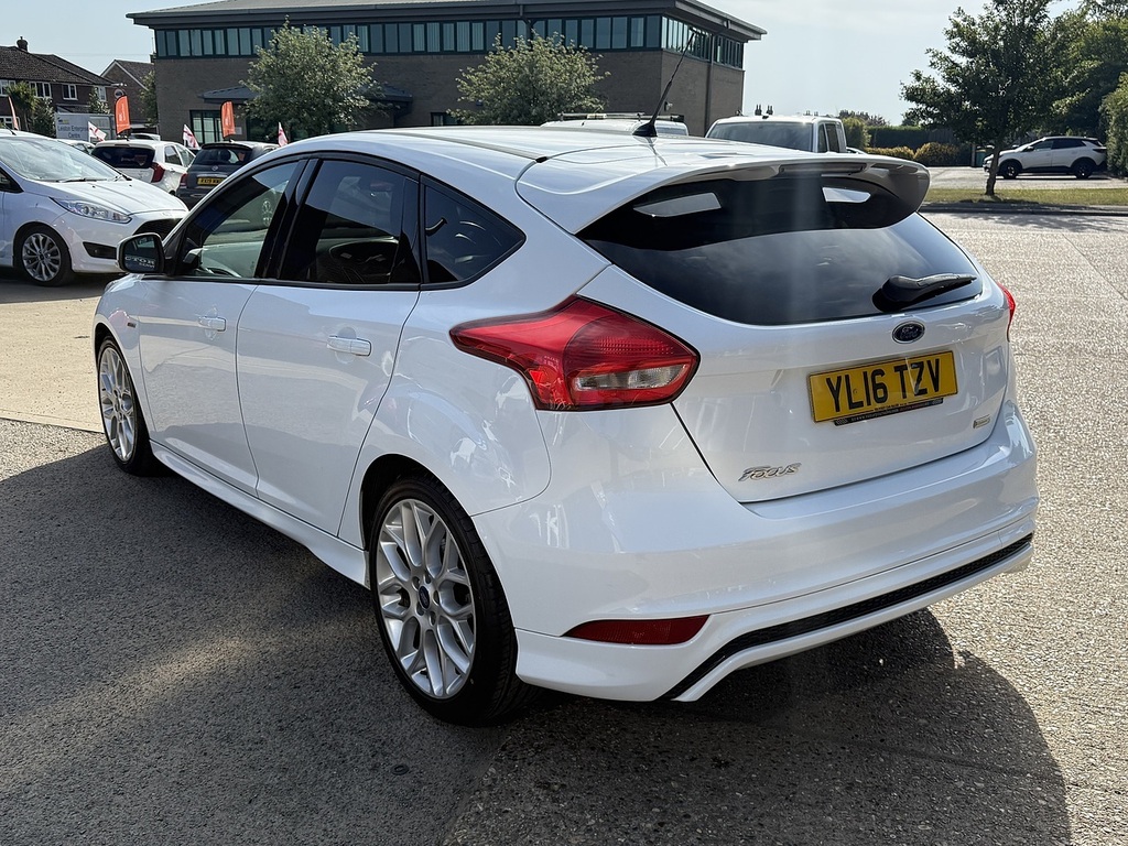 Ford Focus 1.0 Ecoboost St-line U12246 Ulez YL16TZV White #4