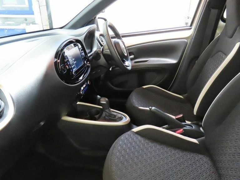 Toyota Aygo X Vvt-i Edge Beige