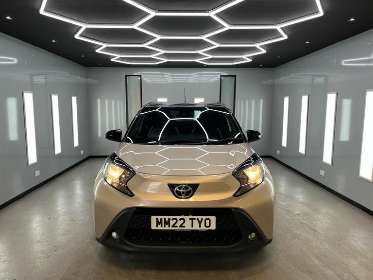 Toyota Aygo X Vvt-i Edge Beige #4